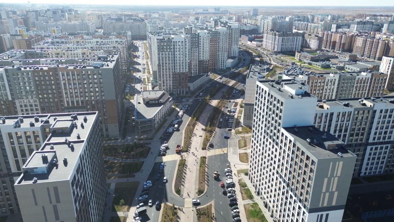 В Астане активно обновляют и строят городские дороги