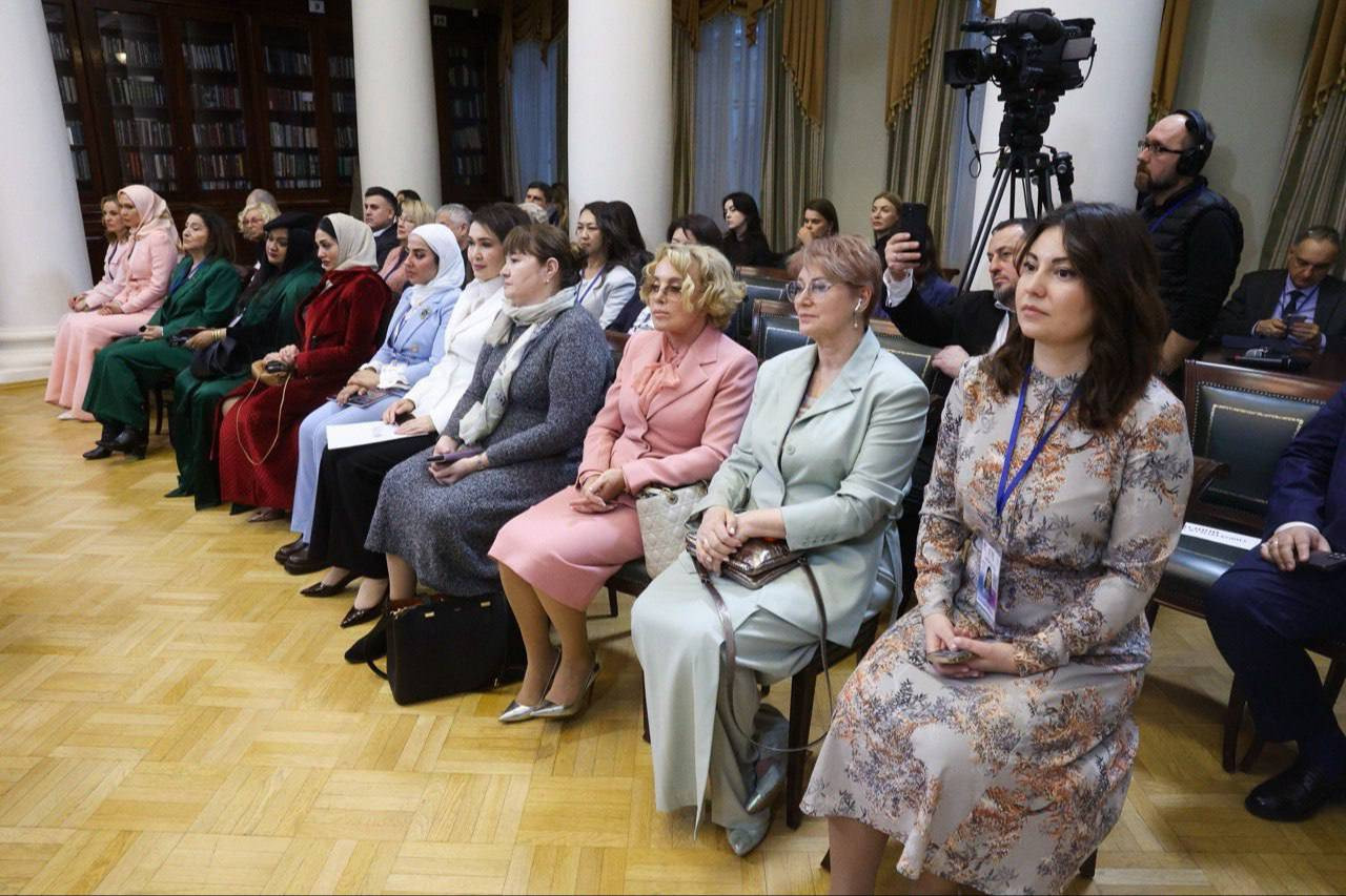 Делегация Узбекистана участвует в IV Международном форуме «Содружество моды» в Санкт-Петербурге