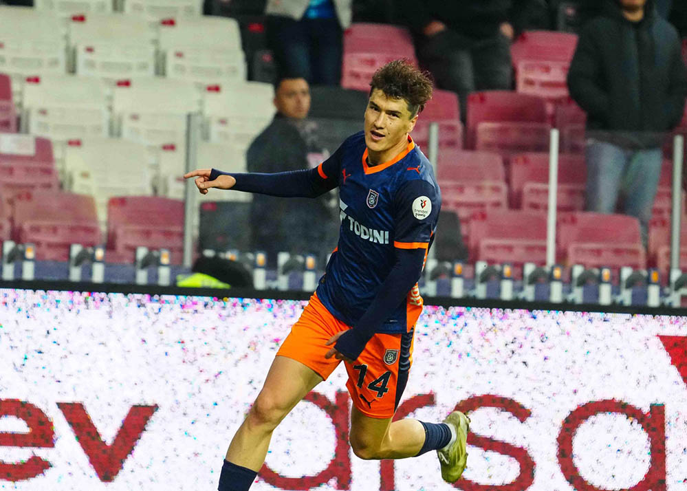 В первом сезоне Турецкой Суперлиги узбекский футболист стал лучшим бомбардиром — Anadolu