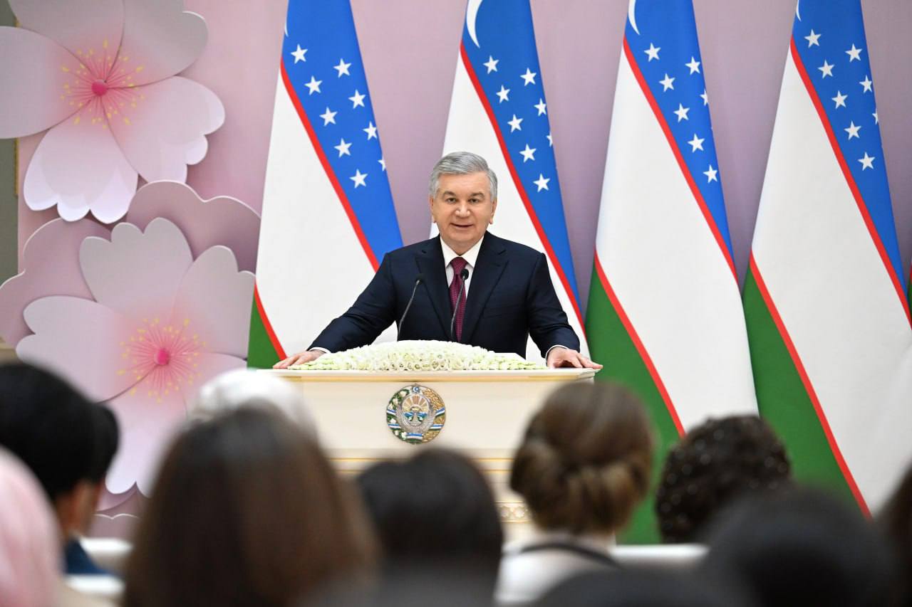Мирзиёев: в 2026 году доходом обеспечат 1,5 миллиона женщин