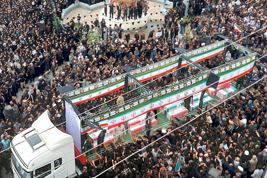 Новый лидер Ирана, удары на Ближнем Востоке и выборы в Колумбии: главные события дня в мире