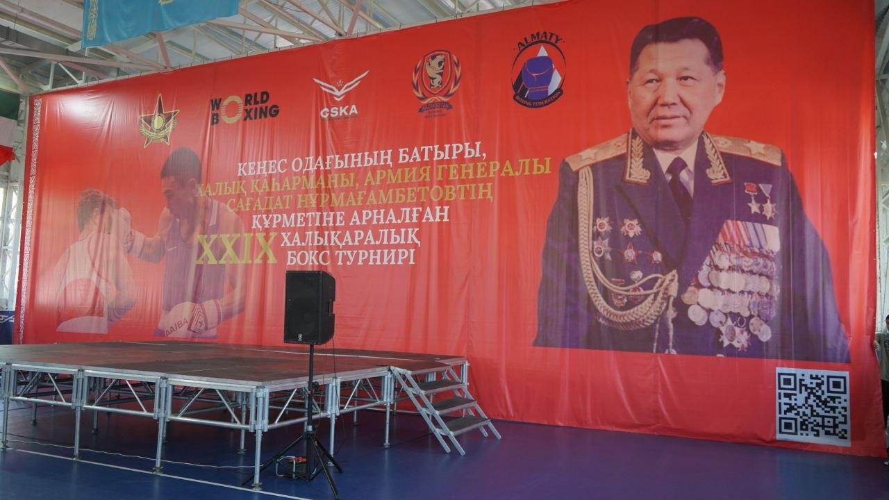 Казахстанские звезды бокса вышли на ринг в Алматы