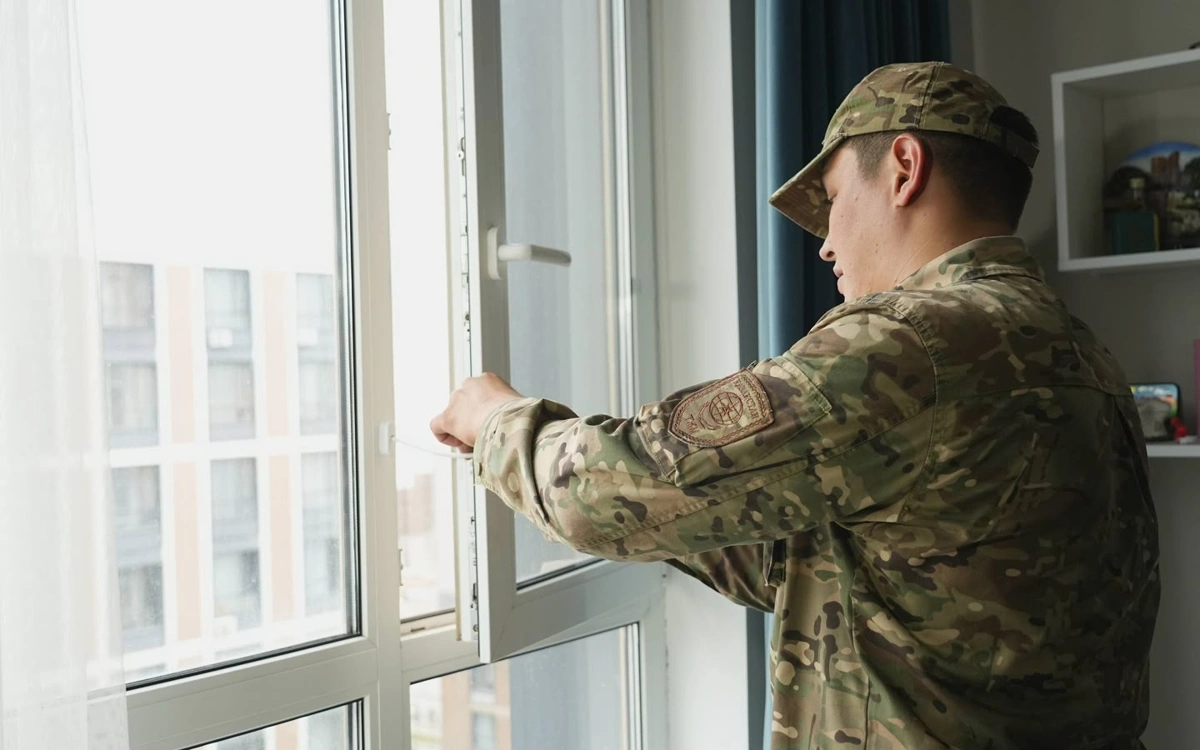 Масштабную акцию по предотвращению выпадения детей из окон проводят в Астане