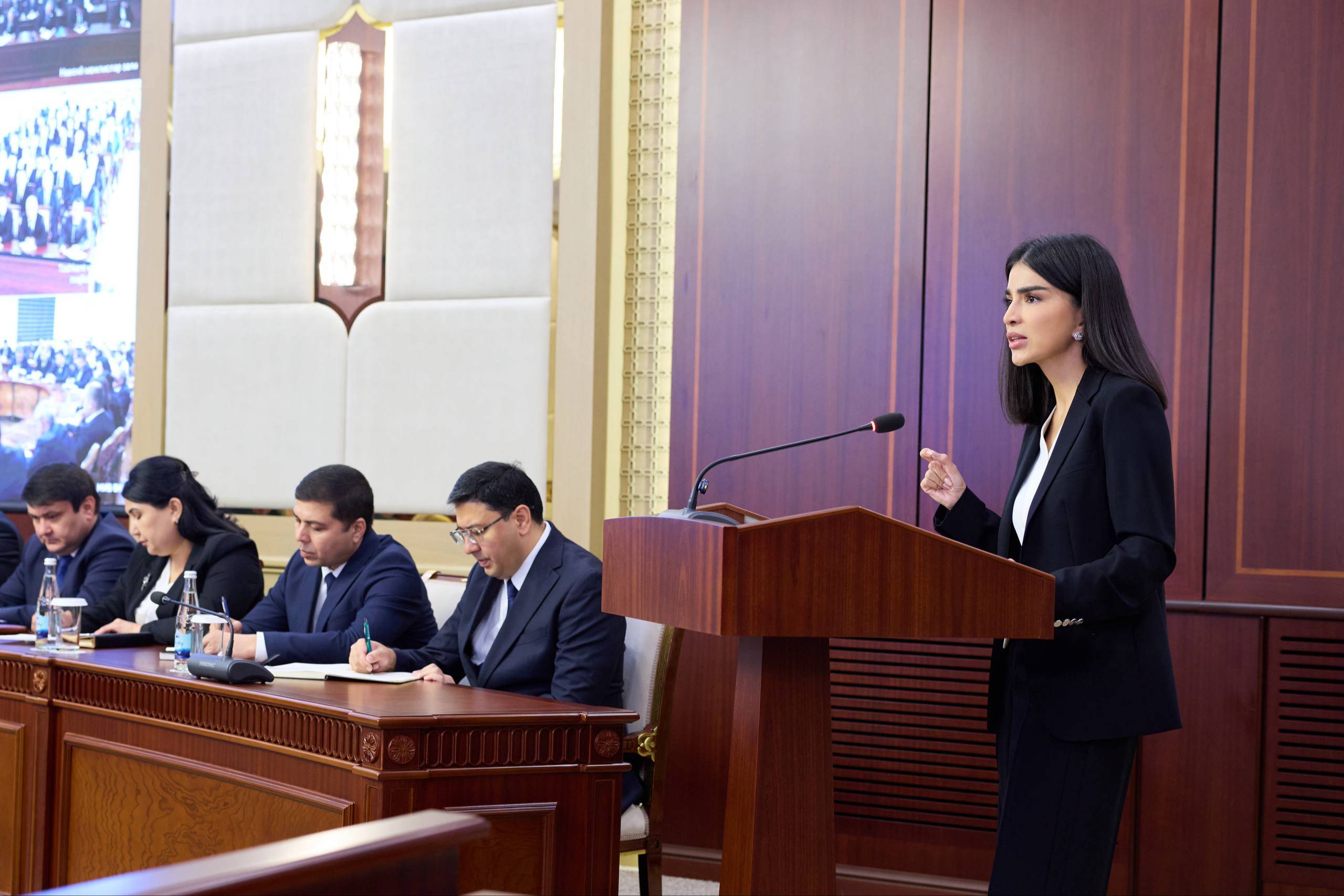 Саида Мирзиёева представила нового председателя Верховного суда Робахон Махмудову судейскому сообществу